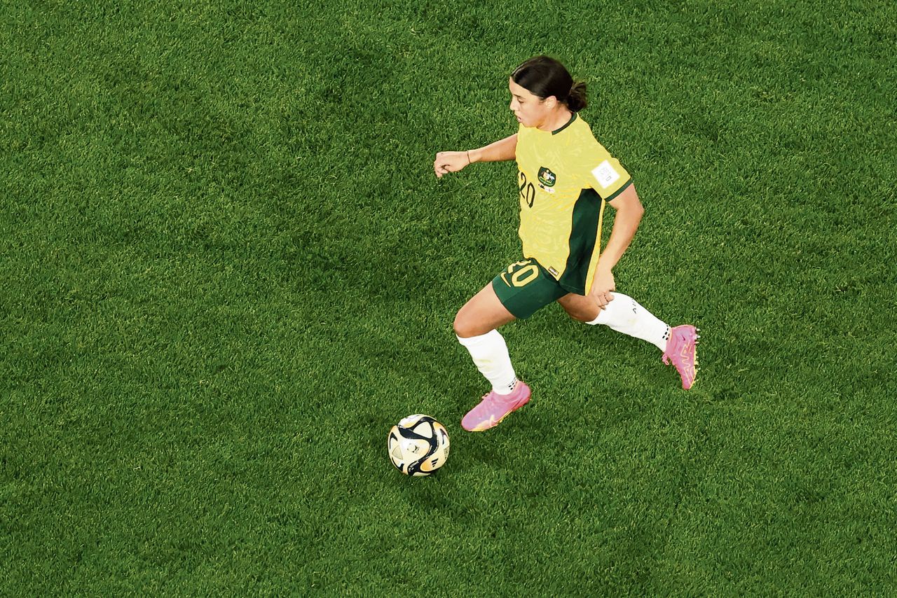 De Australische ster Sam Kerr legt aan voor haar eerste WK-doelpunt, tegen Nieuw-ZeelandFoto AFP