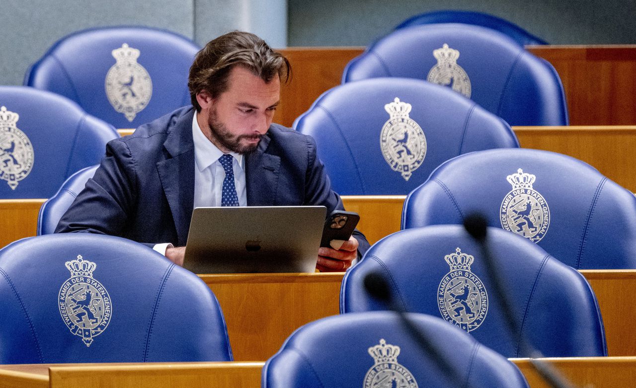 Kamerlid Thierry Baudet is als enige ooit berispt door de Tweede Kamer voor het niet opgeven van zijn neveninkomsten.