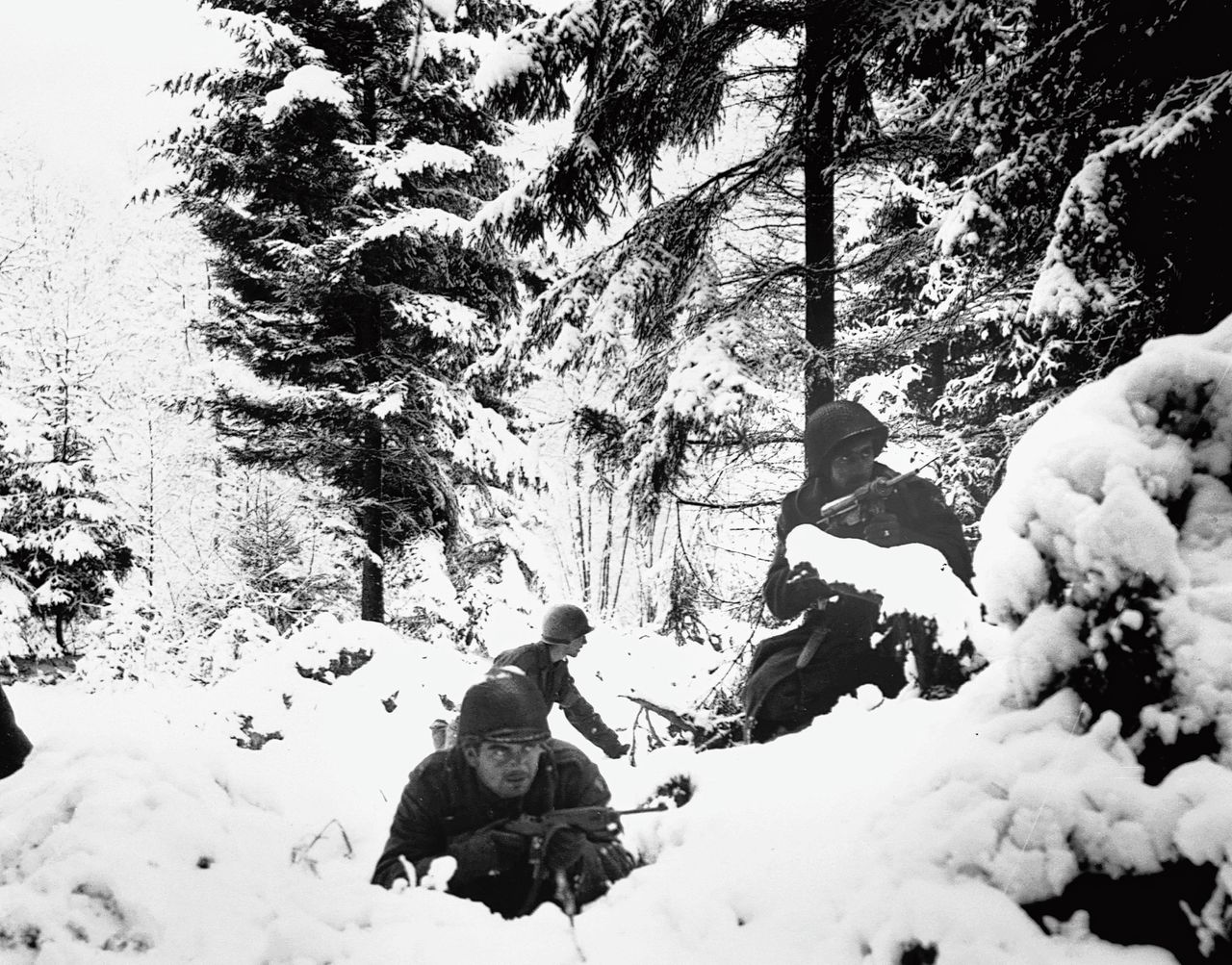 Amerikaanse infanteristen in de Ardennen in de buurt van de plaats Amonines.