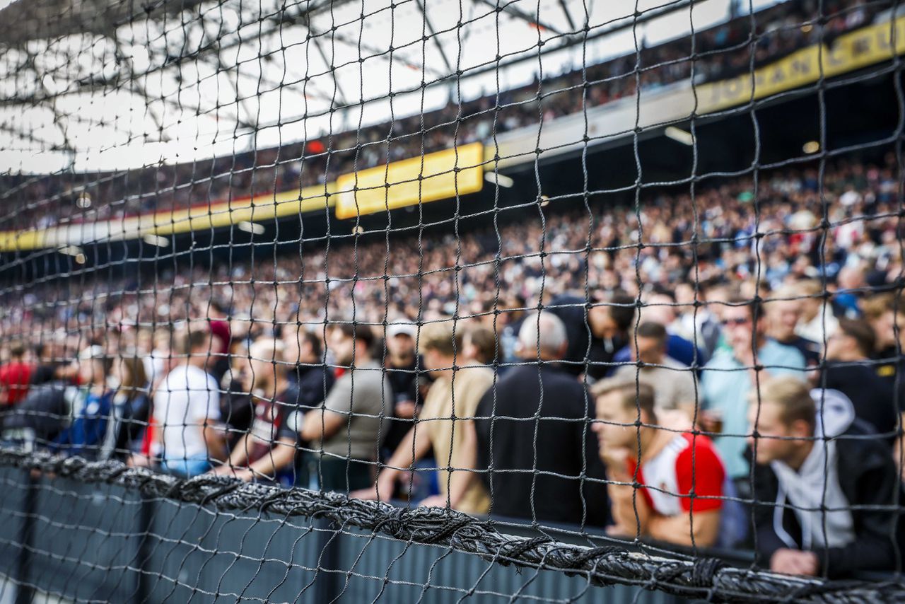 Feyenoord zegt dat het in de dertig jaar dat de club met de netten werkt nog nooit heeft meegemaakt dat ze zijn vernield.