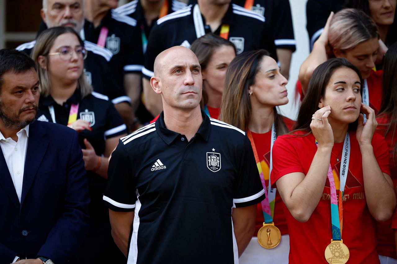 Luis Rubiales, voorzitter van de Spaanse voetbalbond, dinsdag bij de huldiging van het elftal in Madrid.