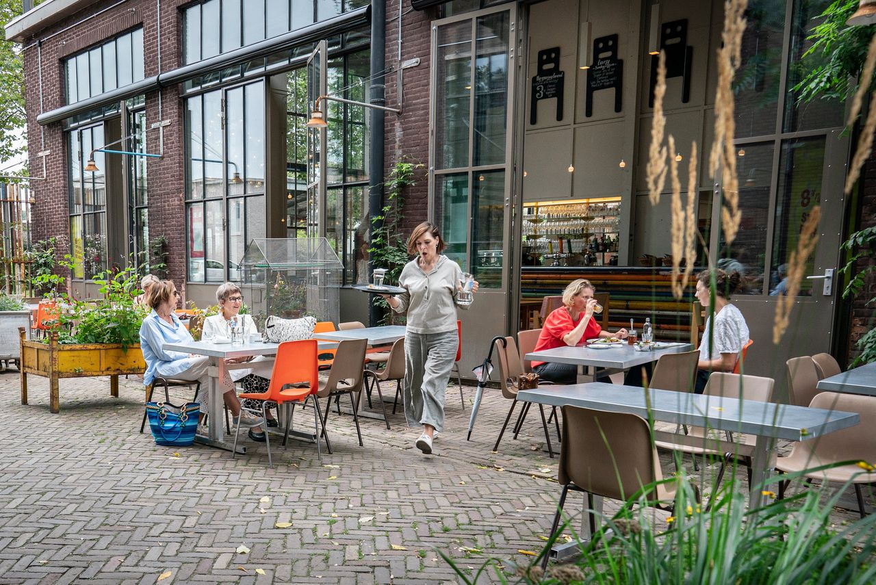 Het terras van een van de restaurants van Piet Hein Eek in Eindhoven.