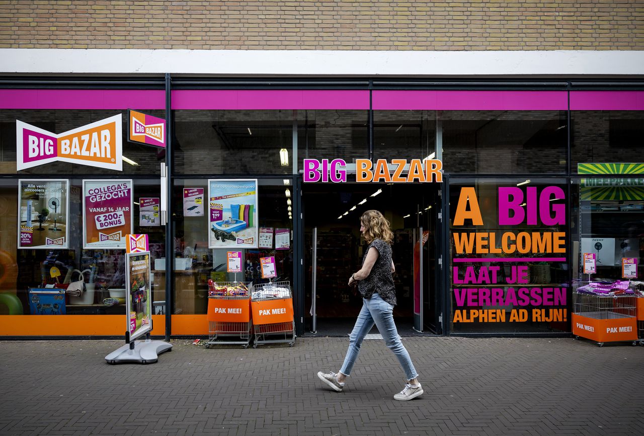 Big Bazar is een koopjeswinkel met allerlei soorten artikelen.