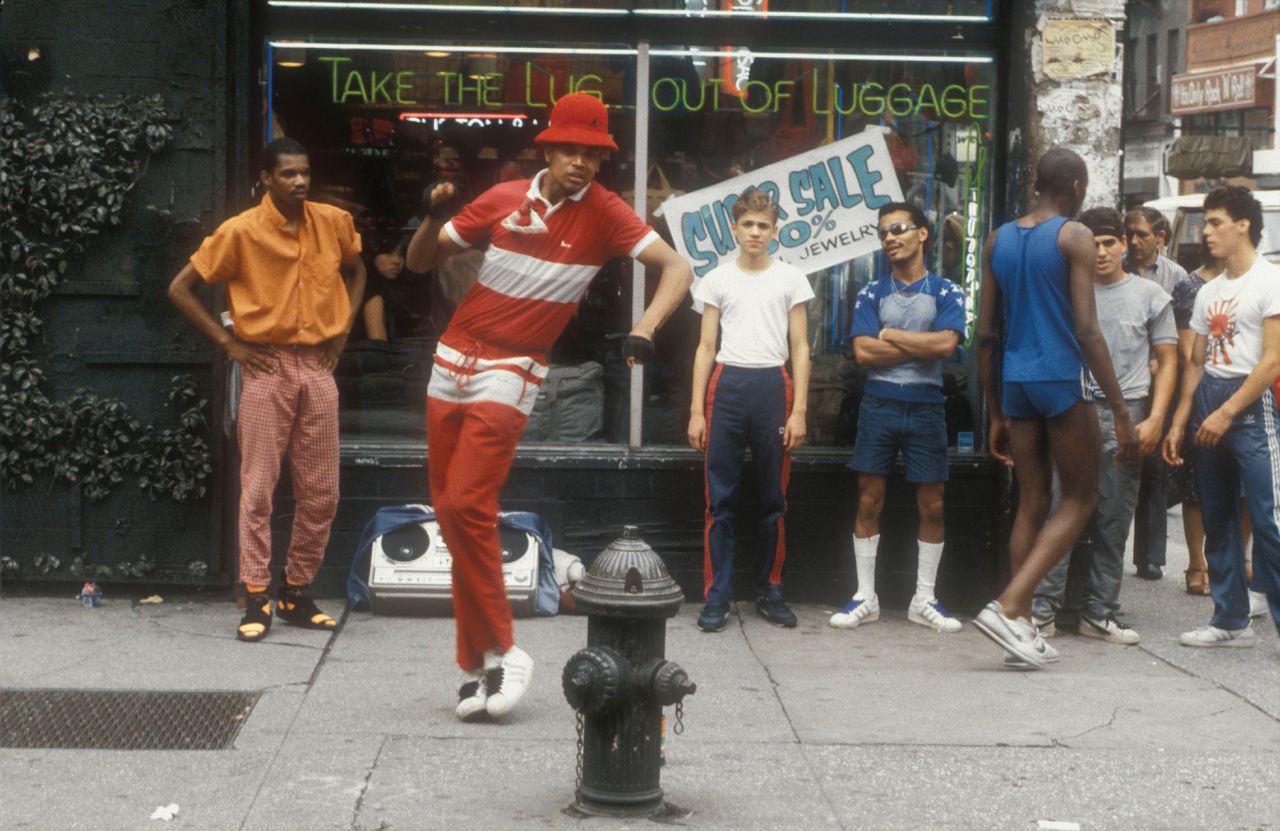 Breakdancers (b-boys) op straat in New York, 1981.