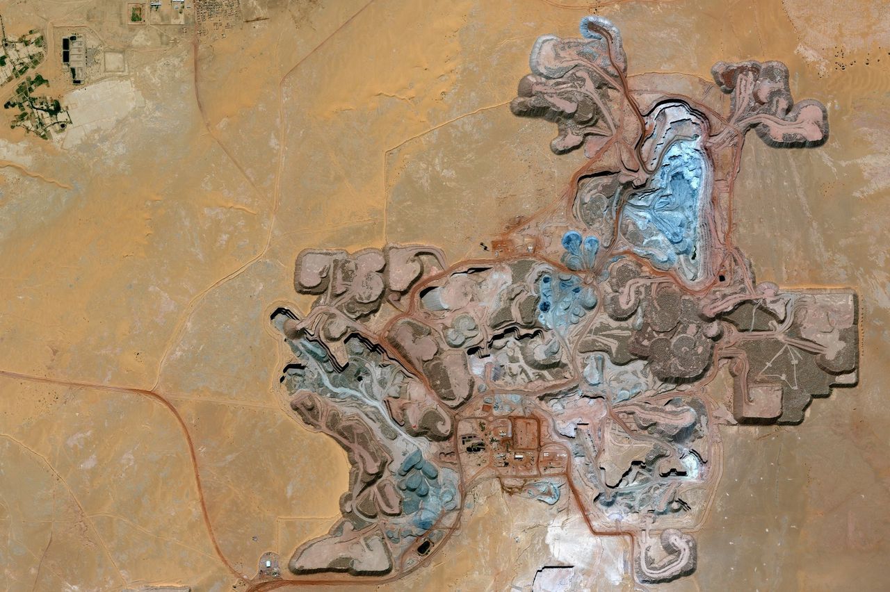 Satellietbeeld van de uraniummijn bij de stad Arlit in het noorden van Niger. Niger is nu nog de belangrijkste leverancier van uranium aan Europa.