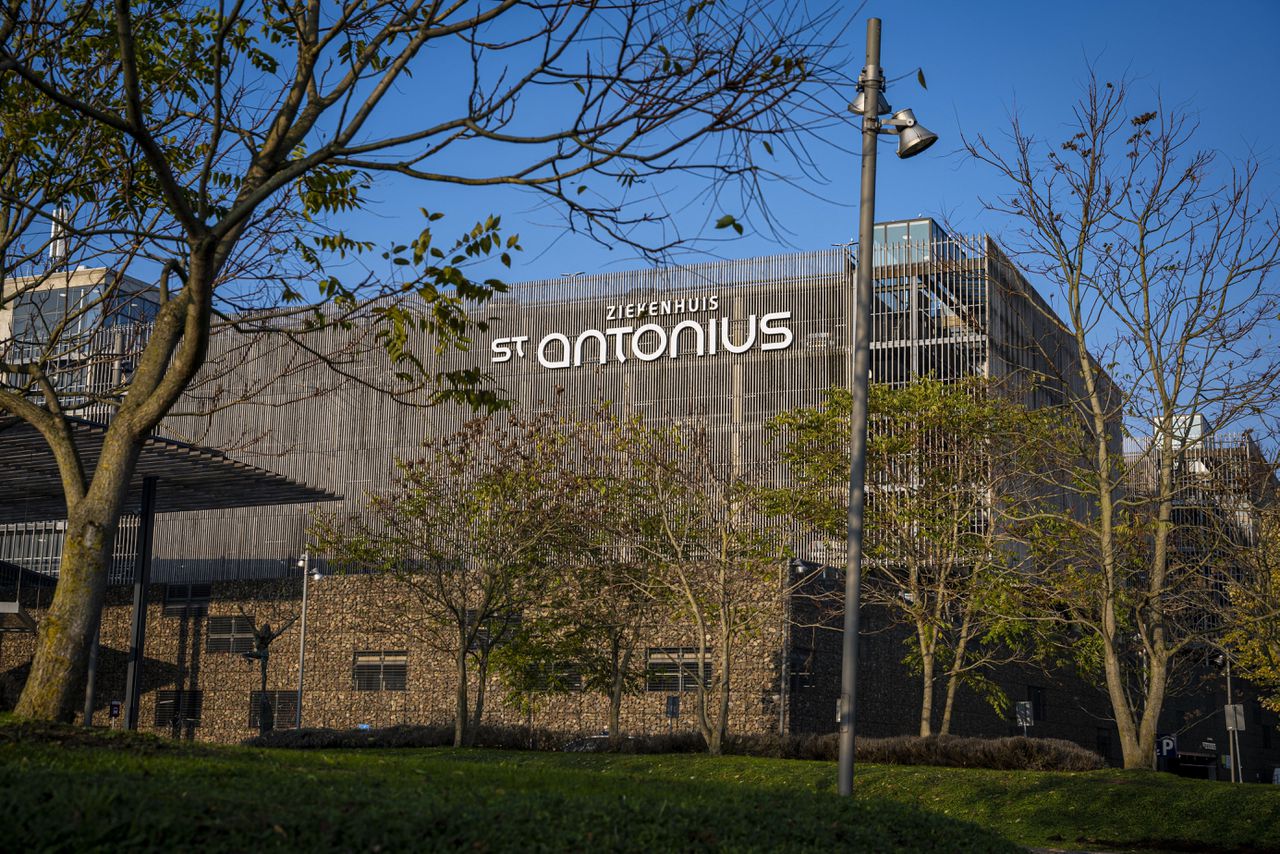 Het Antonius Ziekenhuis in Nieuwegein vraagt vanaf dit najaar aan mantelzorgers om te helpen met eenvoudige verpleegkundige taken.