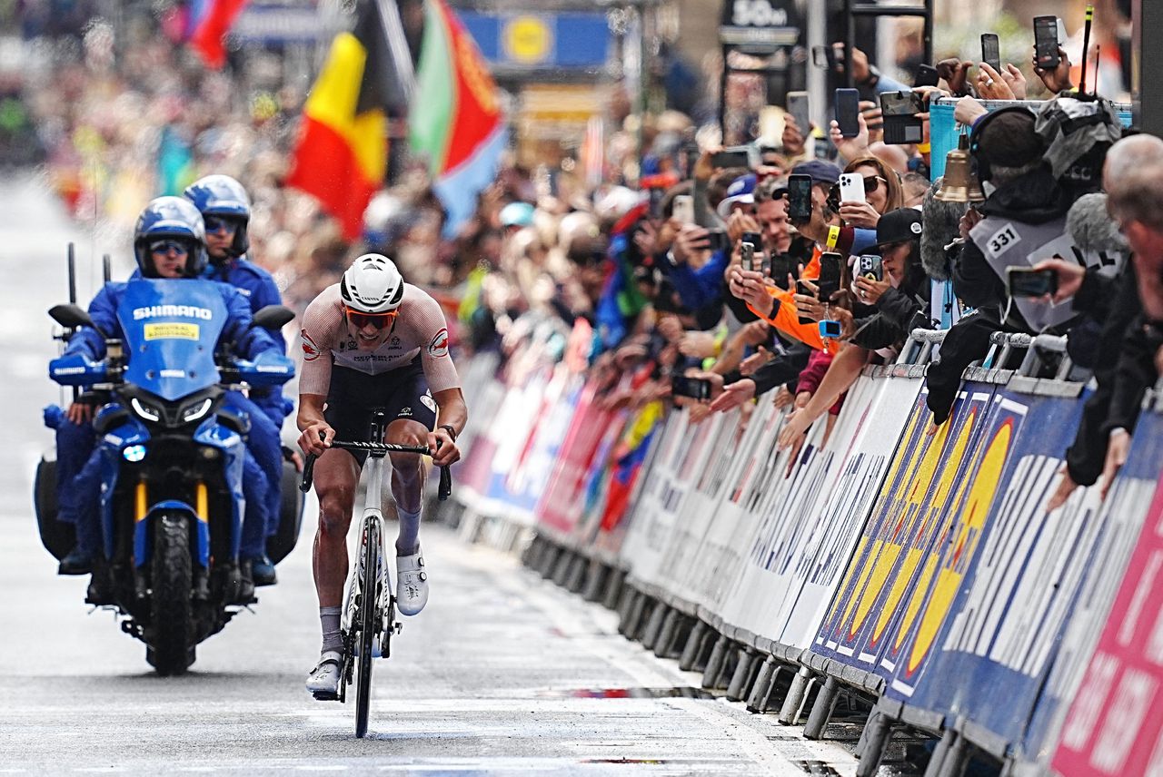 Mathieu van der Poel is in Glasgow op weg naar zijn eerste wereldtitel.