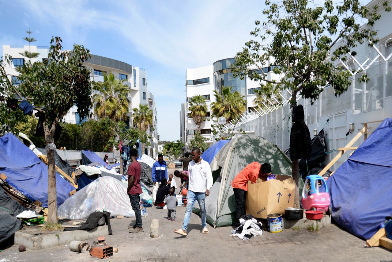 Migranten in een geïmproviseerd kamp in Tunis, de hoofdstad van Tunesië.