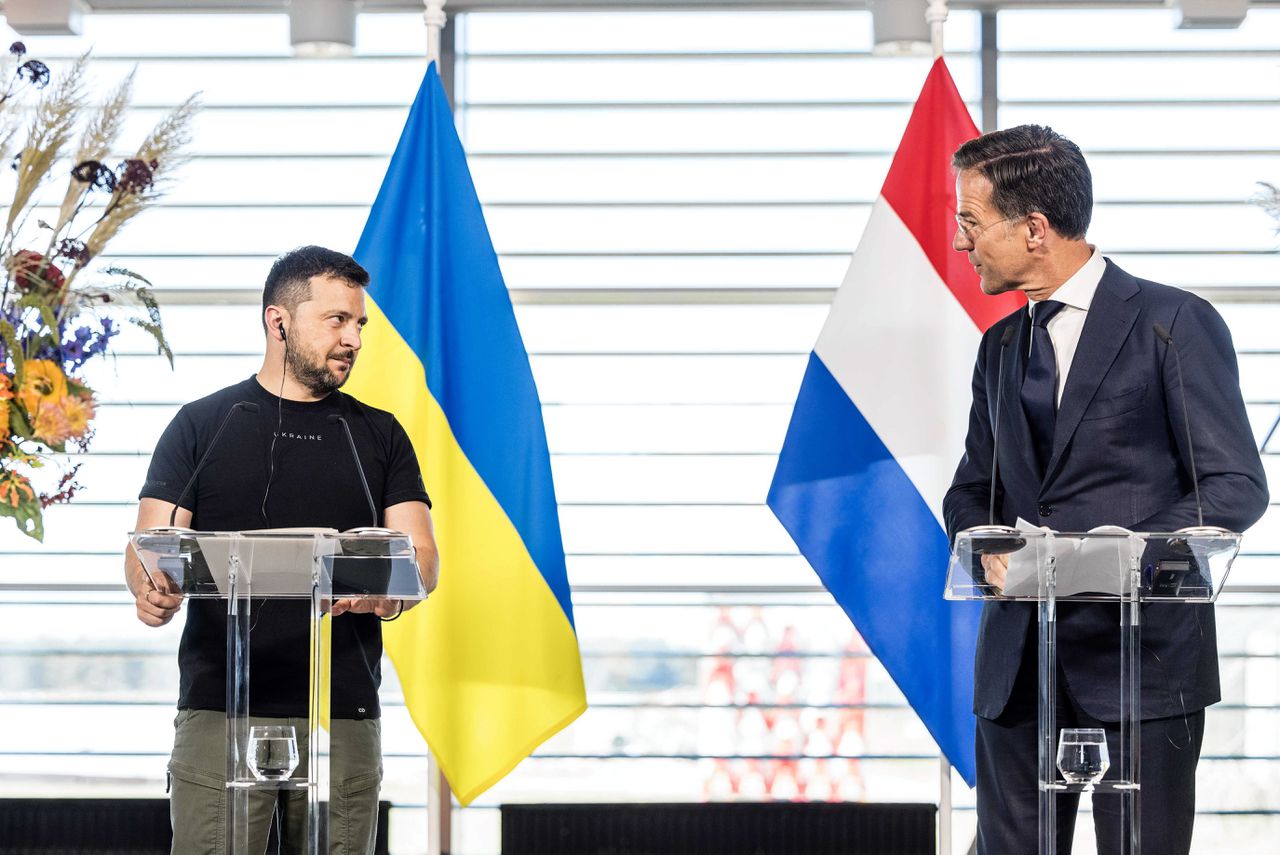 De Oekraïense president Volodymyr Zelensky (links) en premier Mark Rutte.