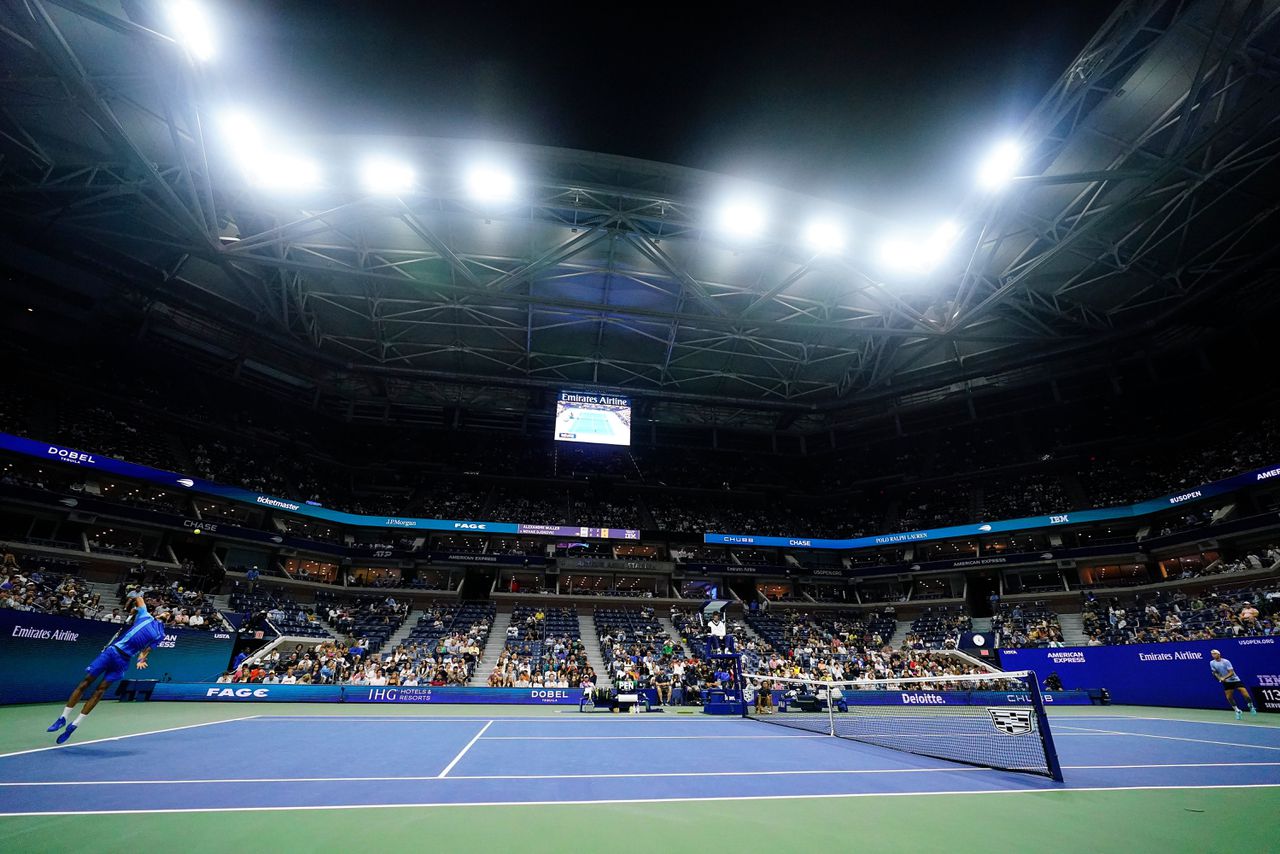 Novak Djokovic won zijn partij in de eerste ronde eenvoudig. Hij was net voor middernacht klaar.