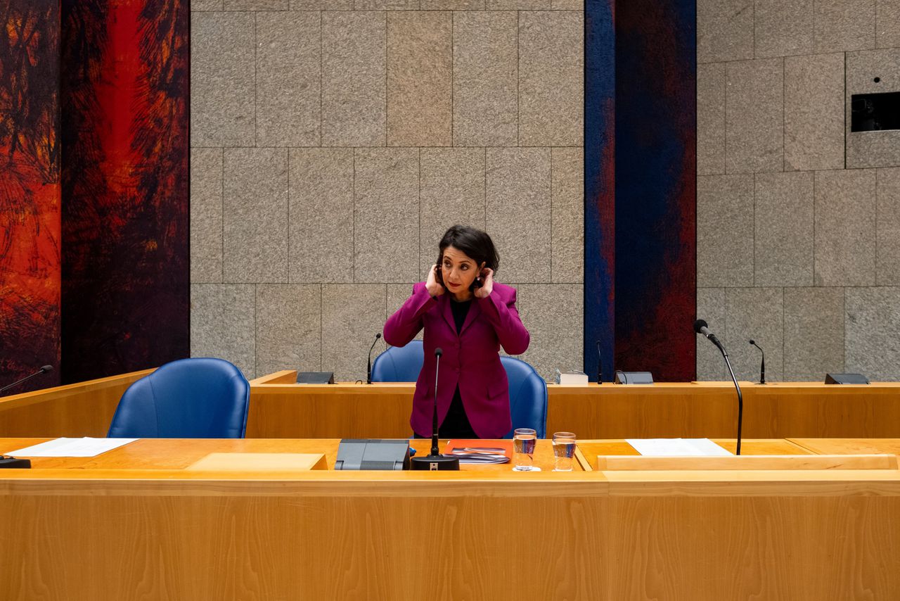 Khadija Arib, hier nog als Kamerlid, is diverse procedures begonnen, met als doel het onderzoek naar haar gedrag te beïndigen.