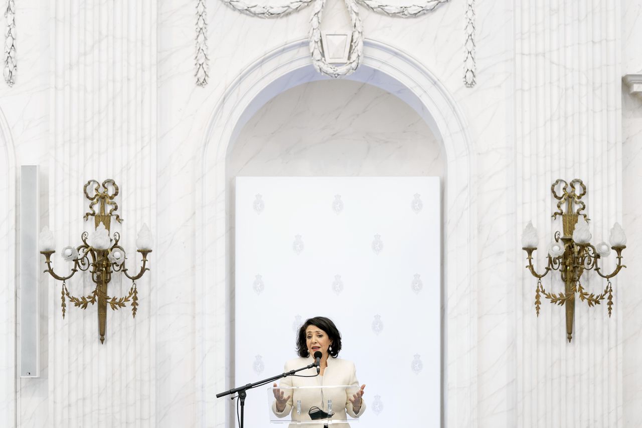 Khadija Arib in haar rol als voorzitter van de Tweede Kamer.