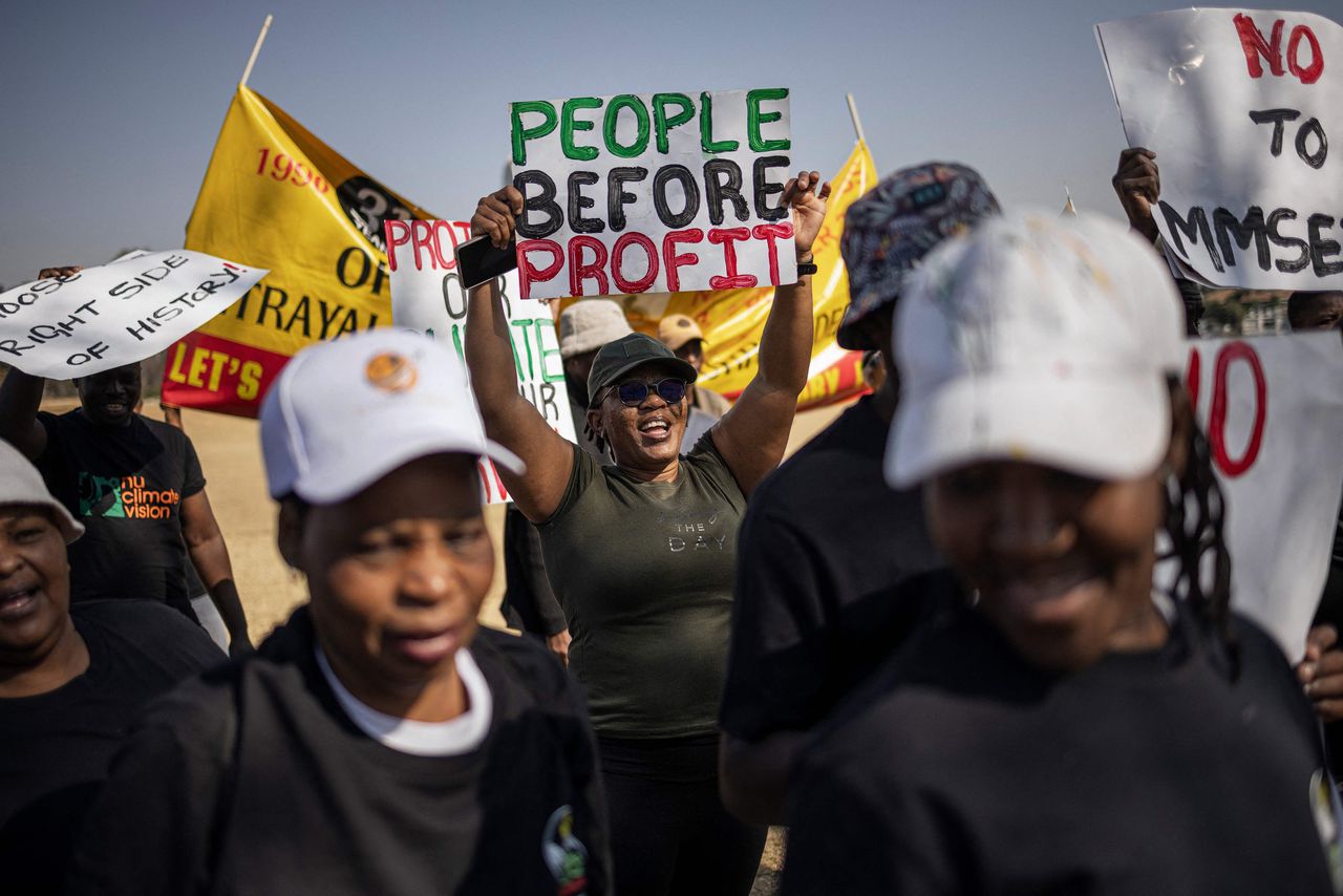 Demonstranten bij de BRICS-top in Johannesburg.