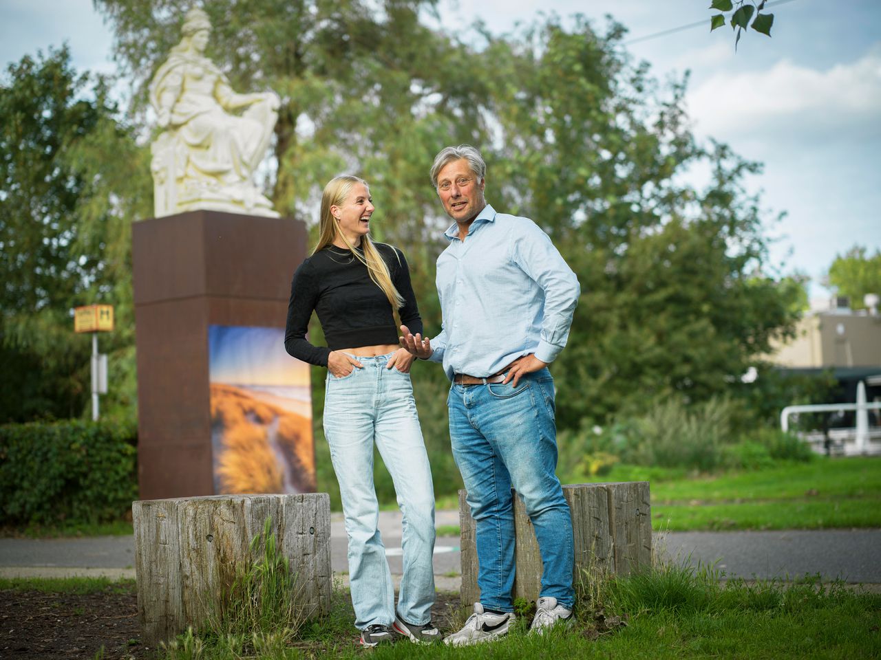 Floris Jan Bovelander tegen Fleur Jong: „Je bent een voorbeeld, voor volwassenen en kinderen met een beperking. Mensen zoals jij kunnen zorgen dat er verandering komt. Heb je met de organisaties gesproken?”