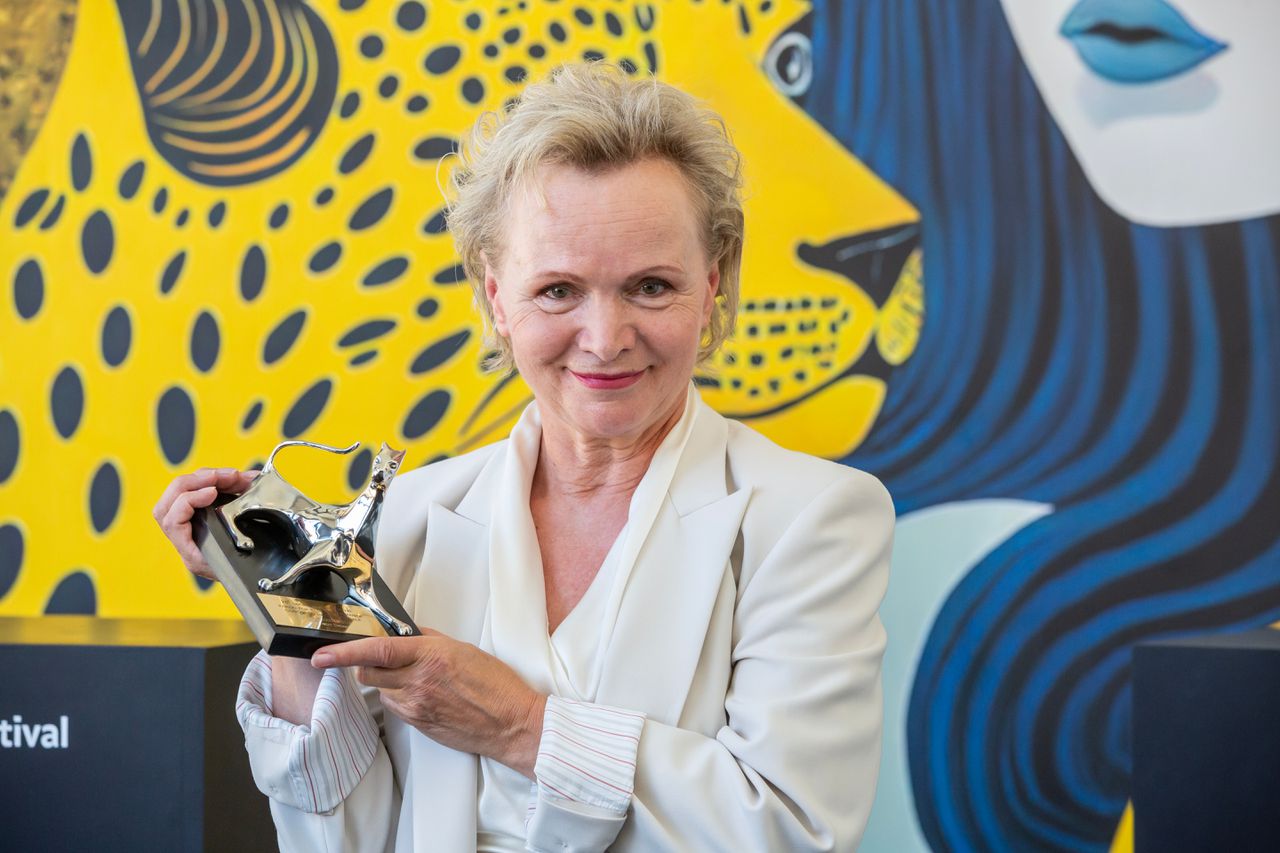 Actrice Renée Soutendijk is op het filmfestival van Locarno bekroond met een Gouden Luipaard voor haar rol in het in Nederlands-Indië gesitueerde ‘Sweet Dreams’