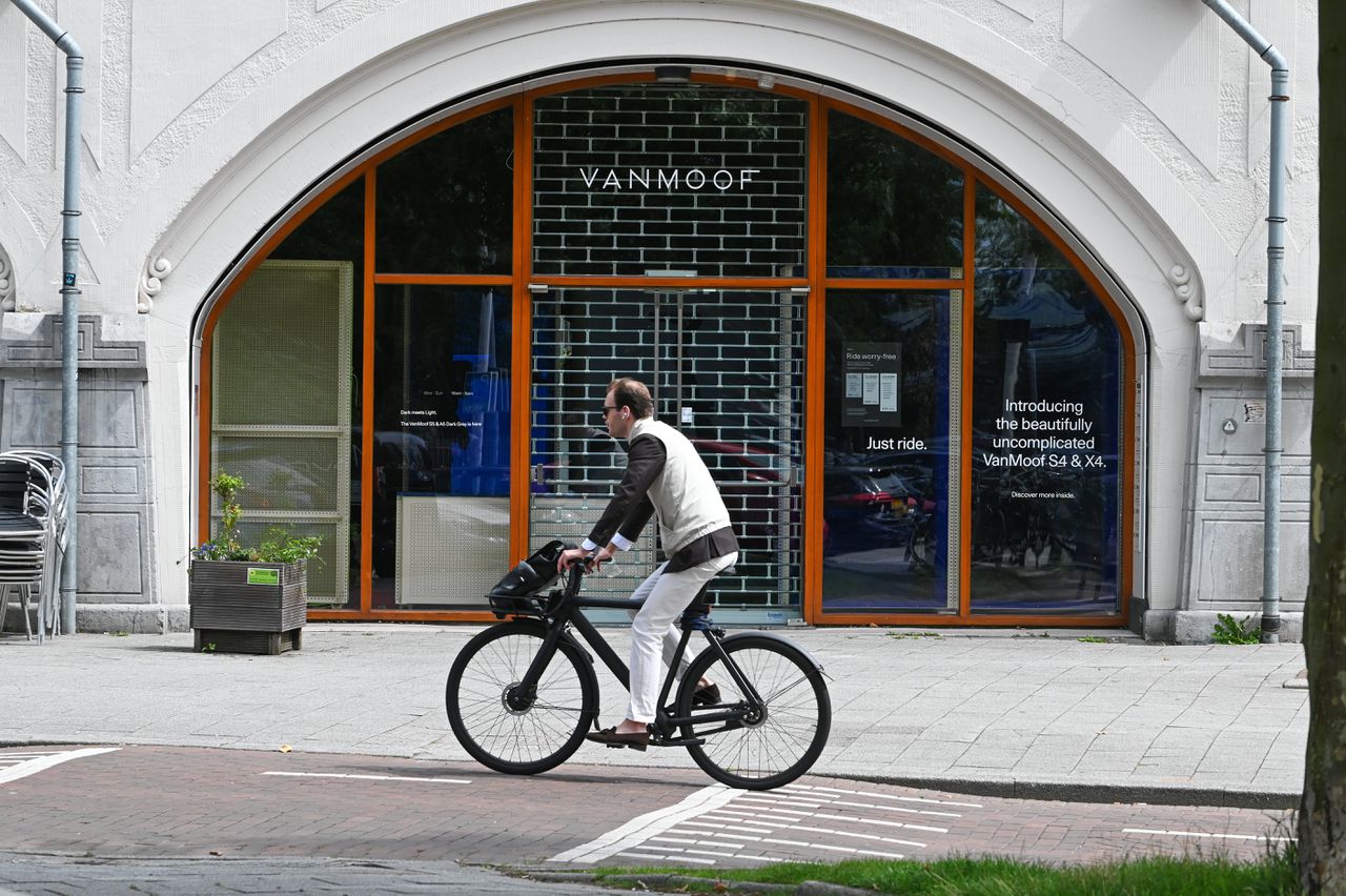 VanMoof wordt overgenomen door Britse e-stepfabrikant