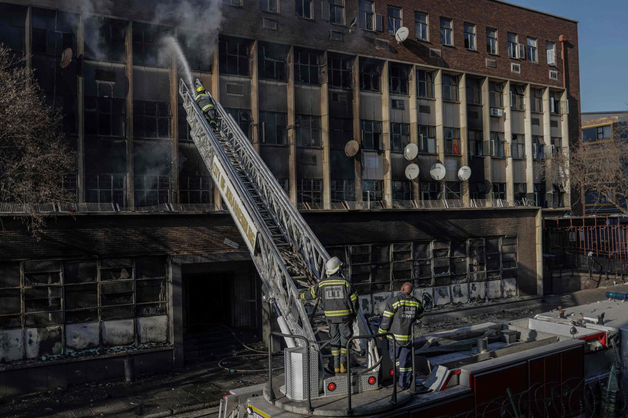 De brandweer van Johannesburg was op donderdagochtend nog aan het nablussen.