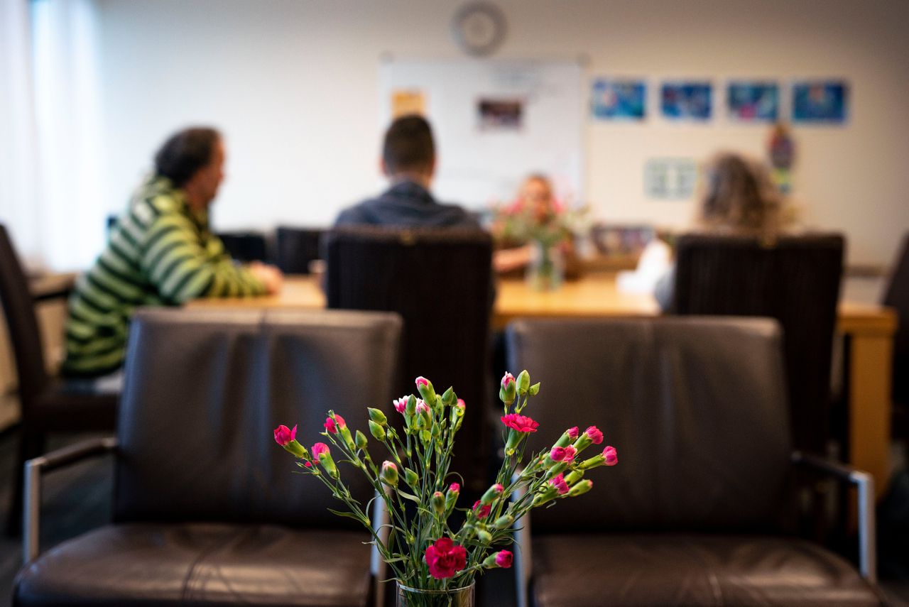 Prestatiedruk, onzekerheden in het leven en sociale druk zijn de belangrijkste oorzaken van de stress die jonge werknemers ervaren.