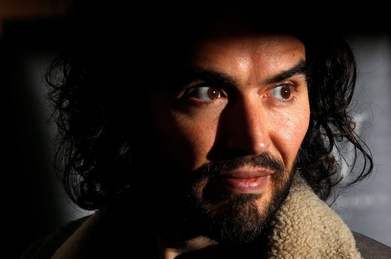 Russell Brand in 2014 bij de presentatie van zijn boek Revolution.