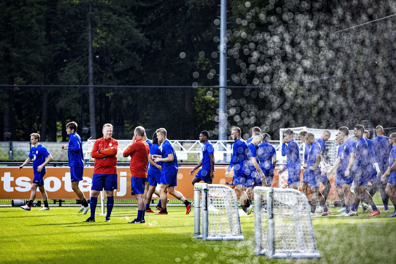 Het Nederlands elftal traint in Zeist, op de KNVB Campus. Gegevens van spelers zijn buitgemaakt door hackers.