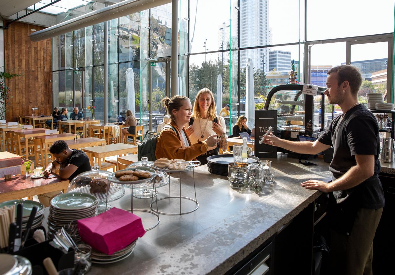 Het Nieuwe Café in Rotterdam.Foto Hedayatullah Amid