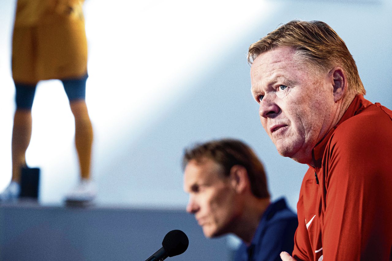 Bondscoach Ronald Koeman maandag tijdens een persconferentie van het Nederlands elftal in Zeist.