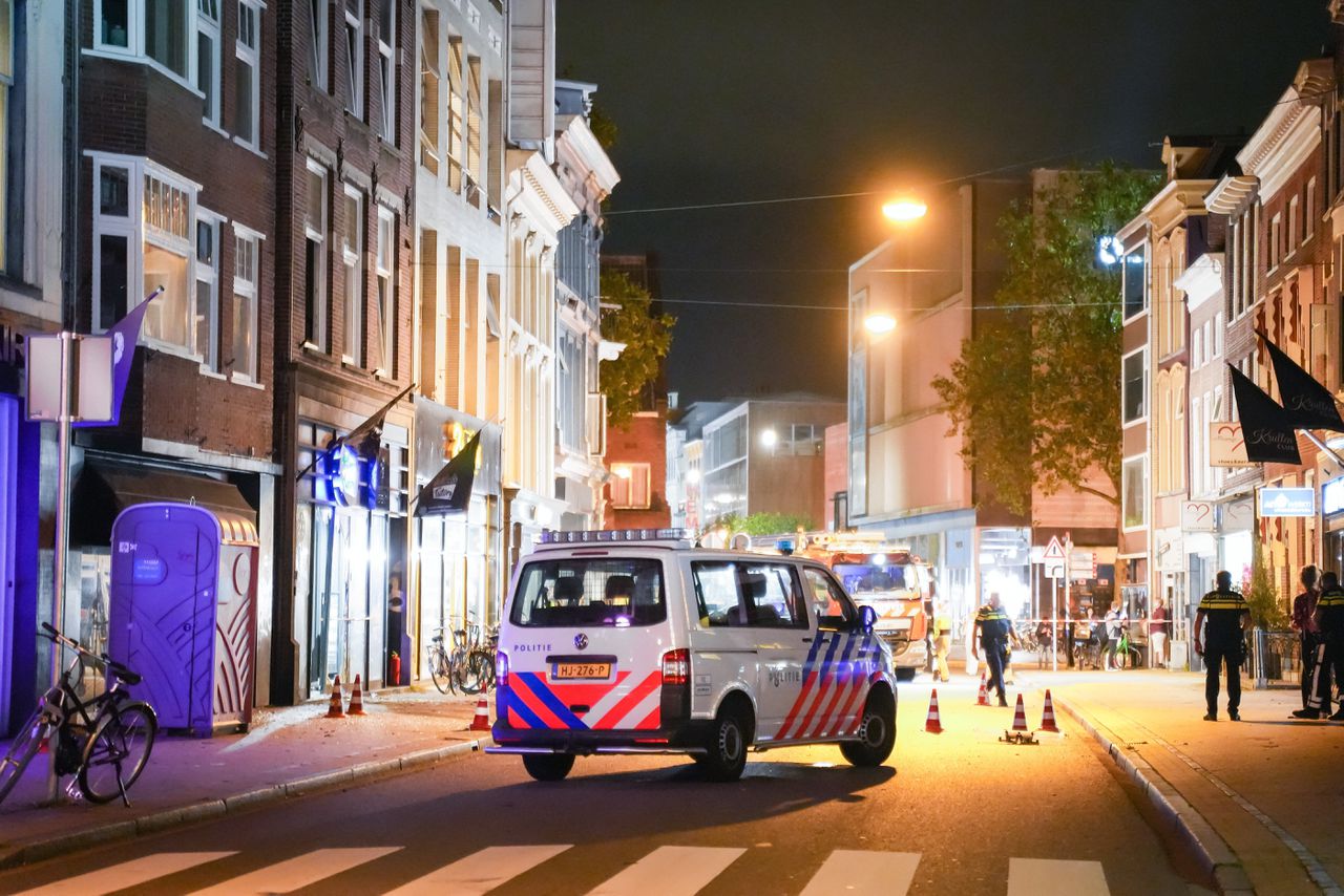 Ook in Groningen vinden explosies plaats, zoals bij een beautysalon aan de Herestraat.