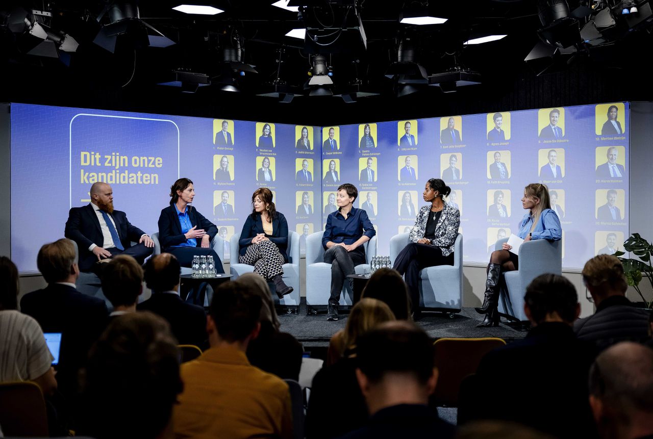 Een aantal kandidaten van Nieuw Sociaal Contract afgelopen dinsdag bij de presentatie van de kandidatenlijst in Nieuwspoort. Foto Robin van Lonkhuijsen / ANP.