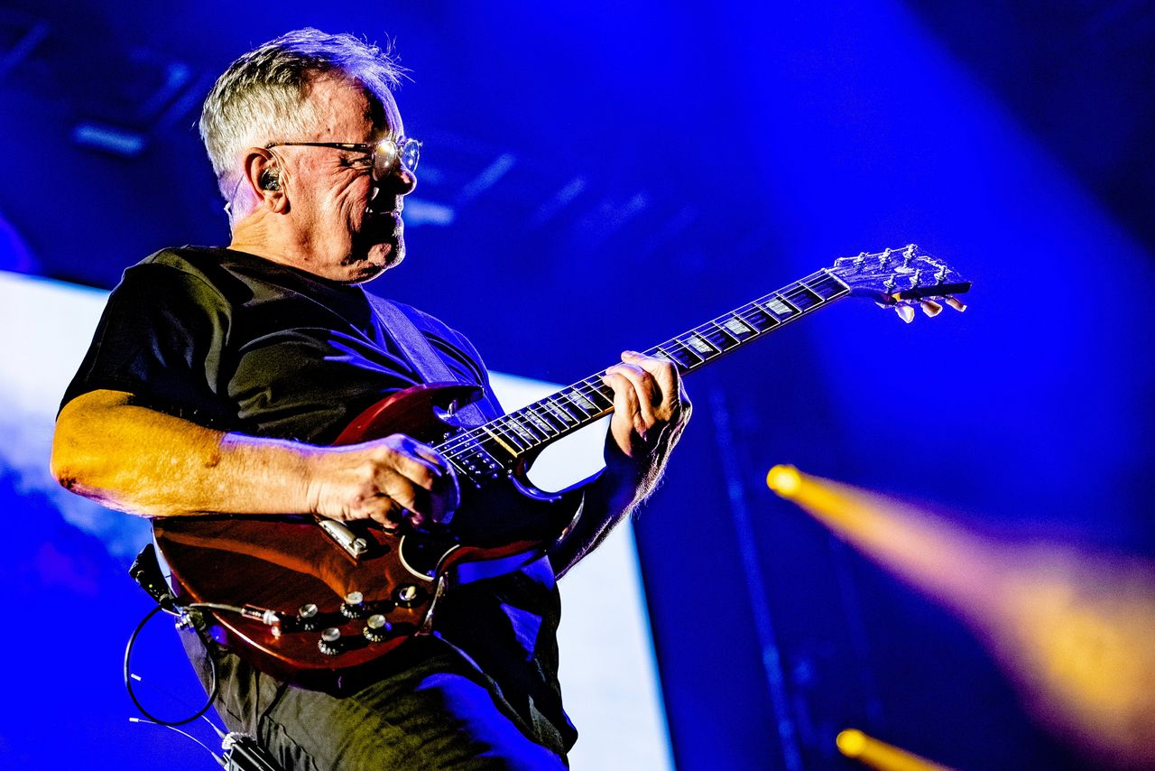 New Order-frontman Bernard Sumner afgelopen zaterdag in de Ziggo Dome.