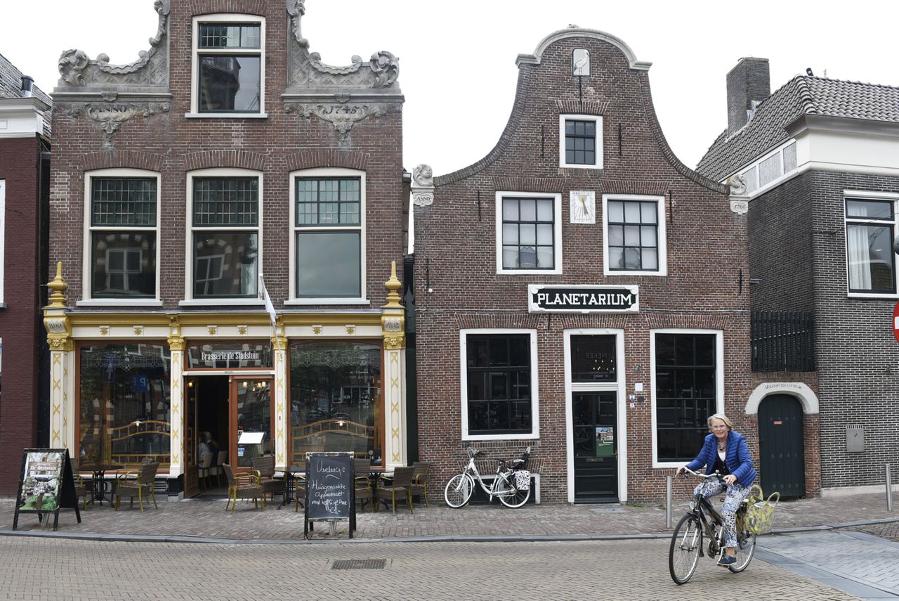 Het planetarium is gevestigd in het oude woonhuis van Eise Eisinga in Franeker.