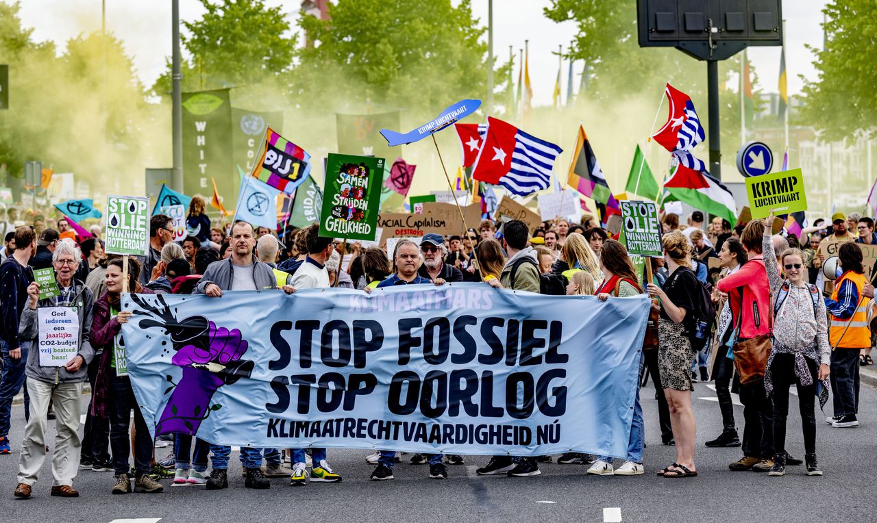 Klimaatbeweging Extinction Rebellion voert al jarenlang actie tegen overheidssteun aan de fossiele industrie.