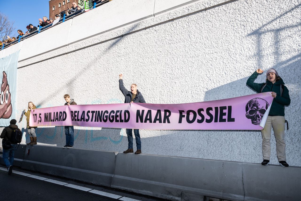 Blokkade door Extinction Rebellion op de A12 bij Den Haag, januari dit jaar.