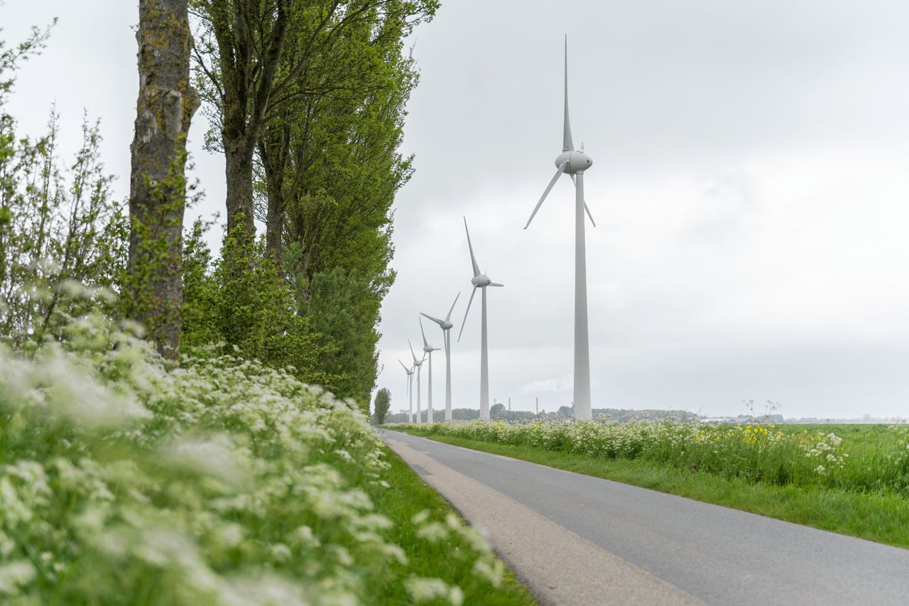 Dankzij de snelle energietransitie blijft de uitstoot van broeikasgassen in Nederland dalen.