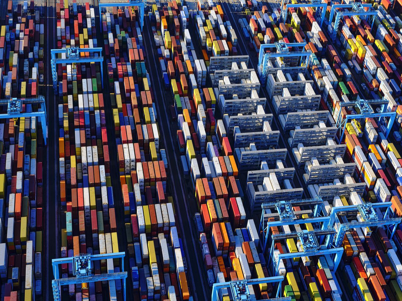 Containers op de Tweede Maasvlakte in Rotterdam.