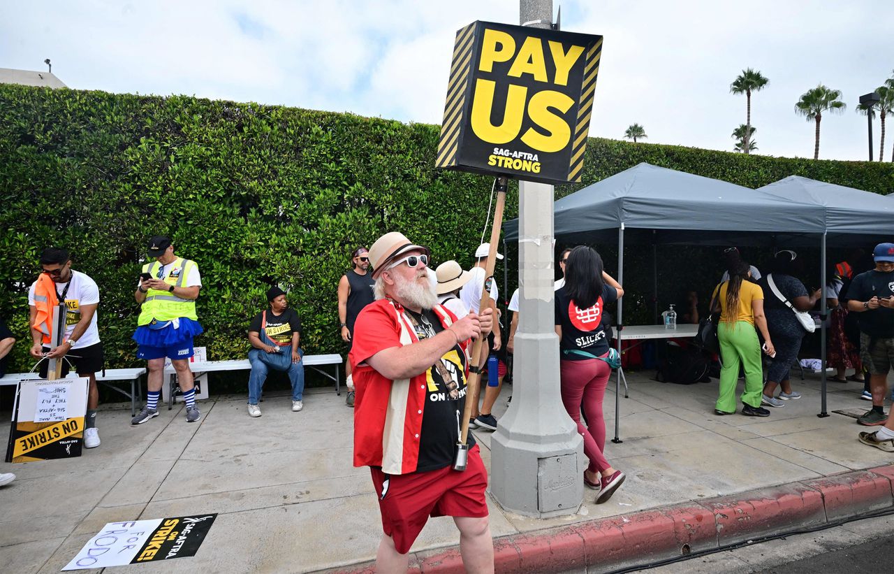 Acteur, regisseur en cameraman Mark Gray tijdens een demonstratie bij de Paramount Studio’s in Hollywood op 13 september.