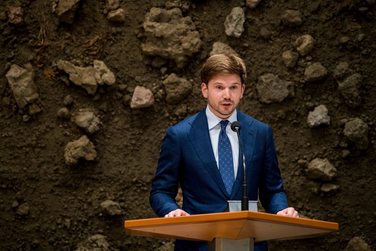 Van Meijeren spreekt in de Tweede Kamer namens FVD.