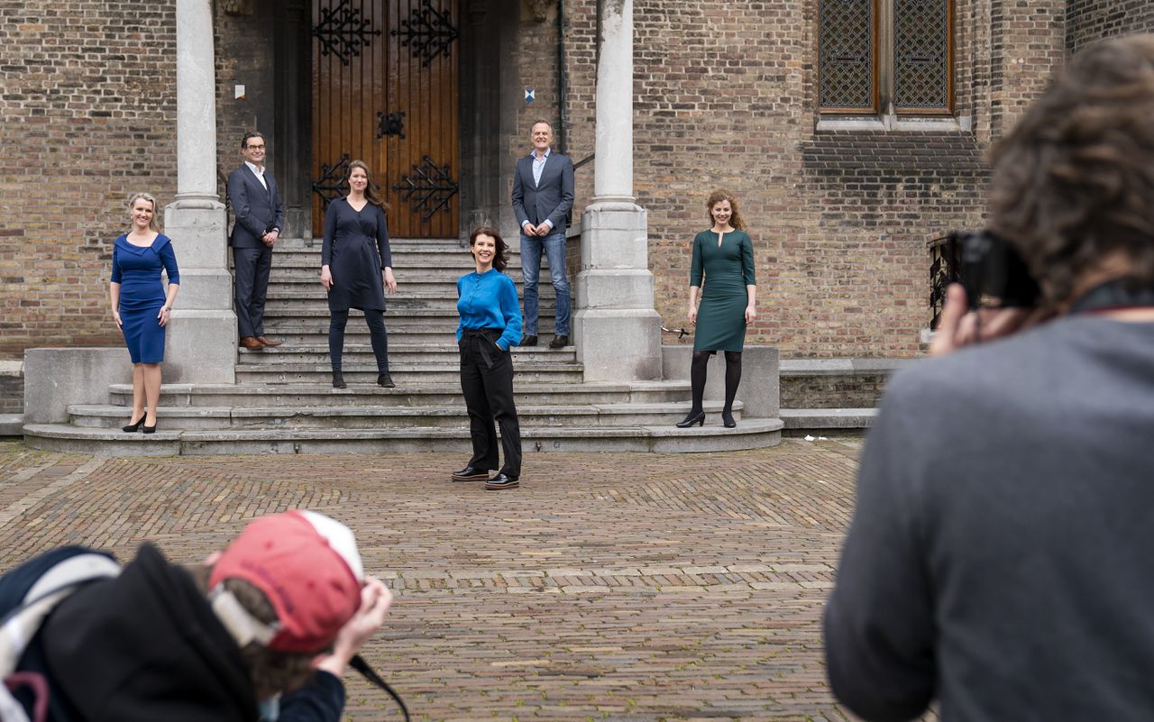 De PvdD-fractie na de Tweede Kamerverkiezingen in maart 2021. Vlnr: Leonie Vestering, Frank Wassenberg, Eva van Esch, Esther Ouwehand, Lammert van Raan, Christine Teunissen.