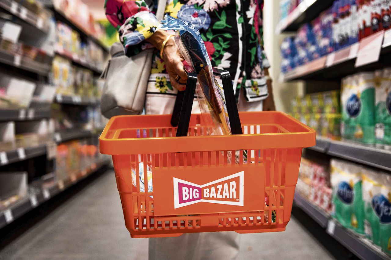 2023-08-11 12:47:12 GOUDA - Een winkelmandje van een Big Bazar-filiaal. Een verhuurder vroeg bij de rechtbank het faillissement aan van de winkelketen, in verband met achterstallige huur. Zes andere partijen steunen de aanvraag. ANP RAMON VAN FLYMEN