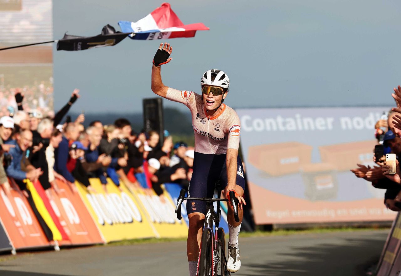 Mischa Bredewold ontsnapte op tien kilometer van de streep uit de kopgroep en kwam alleen over de finish.