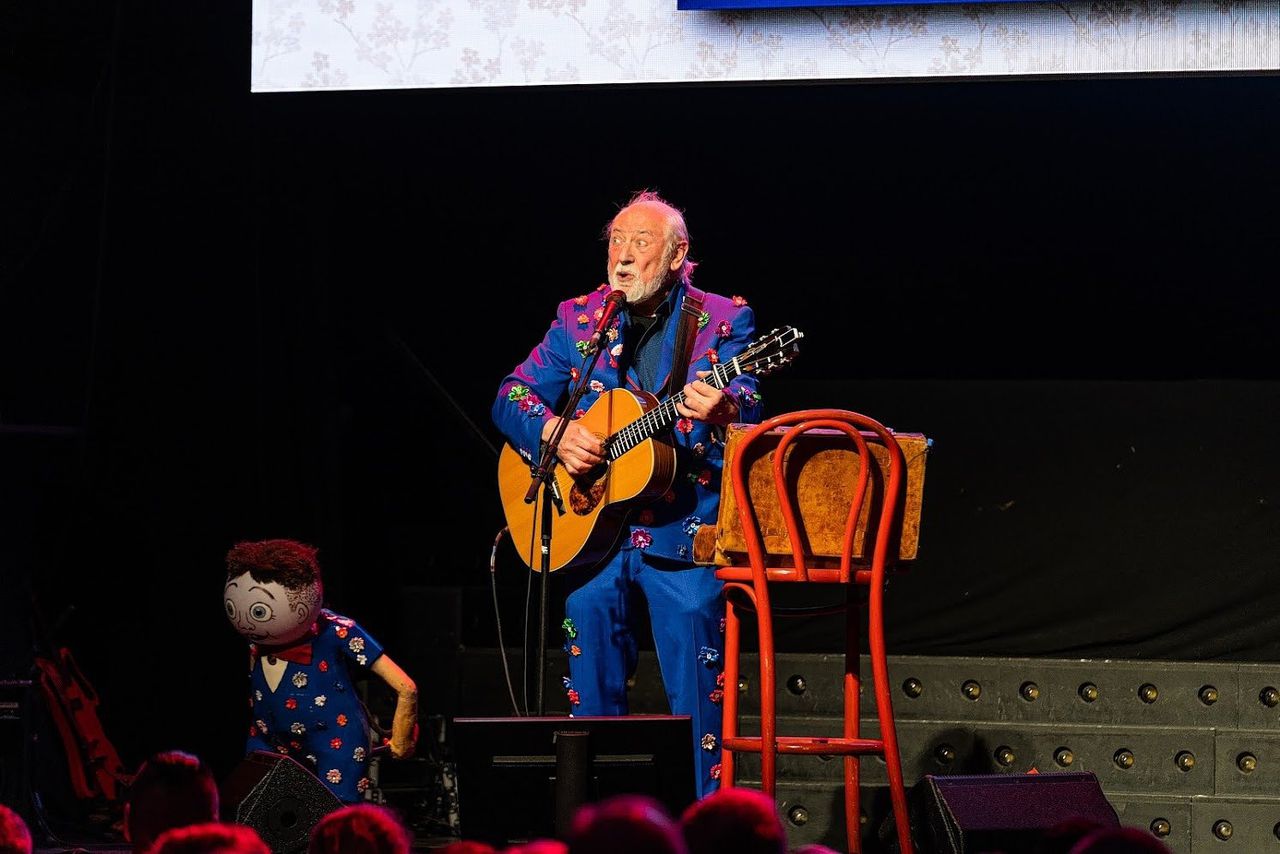 Urbanus in een optreden van zijn nieuwe programma ‘Bis Bis Bis’.