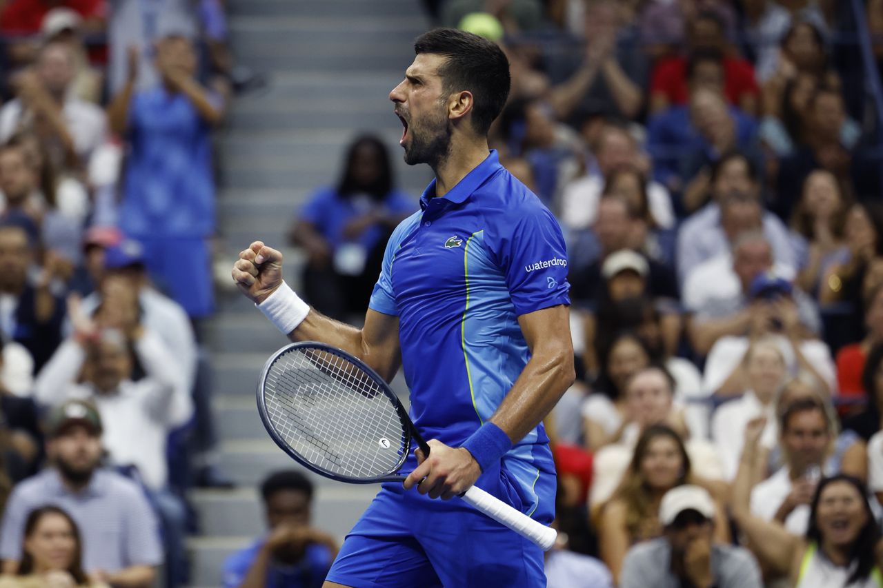 Novak Djokovic na een gewonnen punt in de finale van de US Open tegen Daniil Medvedev.