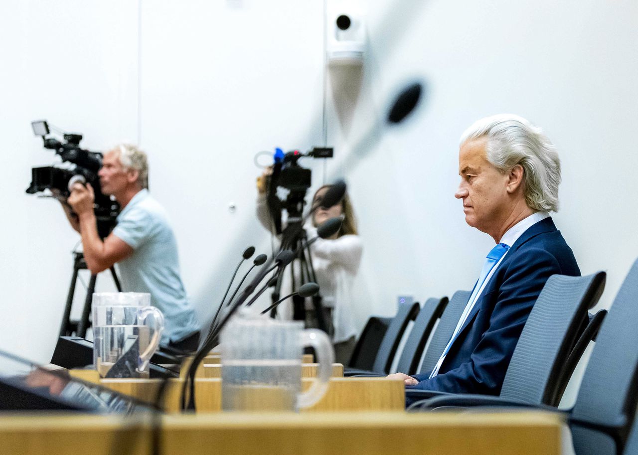 PVV-leider Geert Wilders tijdens de strafzaak tegen de Pakistaanse cricketspeler Khalid Latif, die in een video ruim twintigduizend euro uitloofde voor de moord op het Tweede Kamerlid.