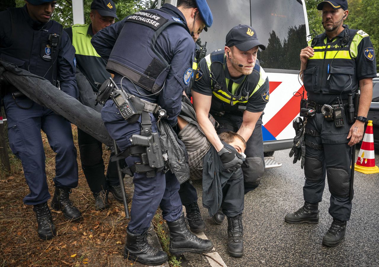 Bij de negende blokkade zondag werden meer dan 400 actievoerders opgepakt.