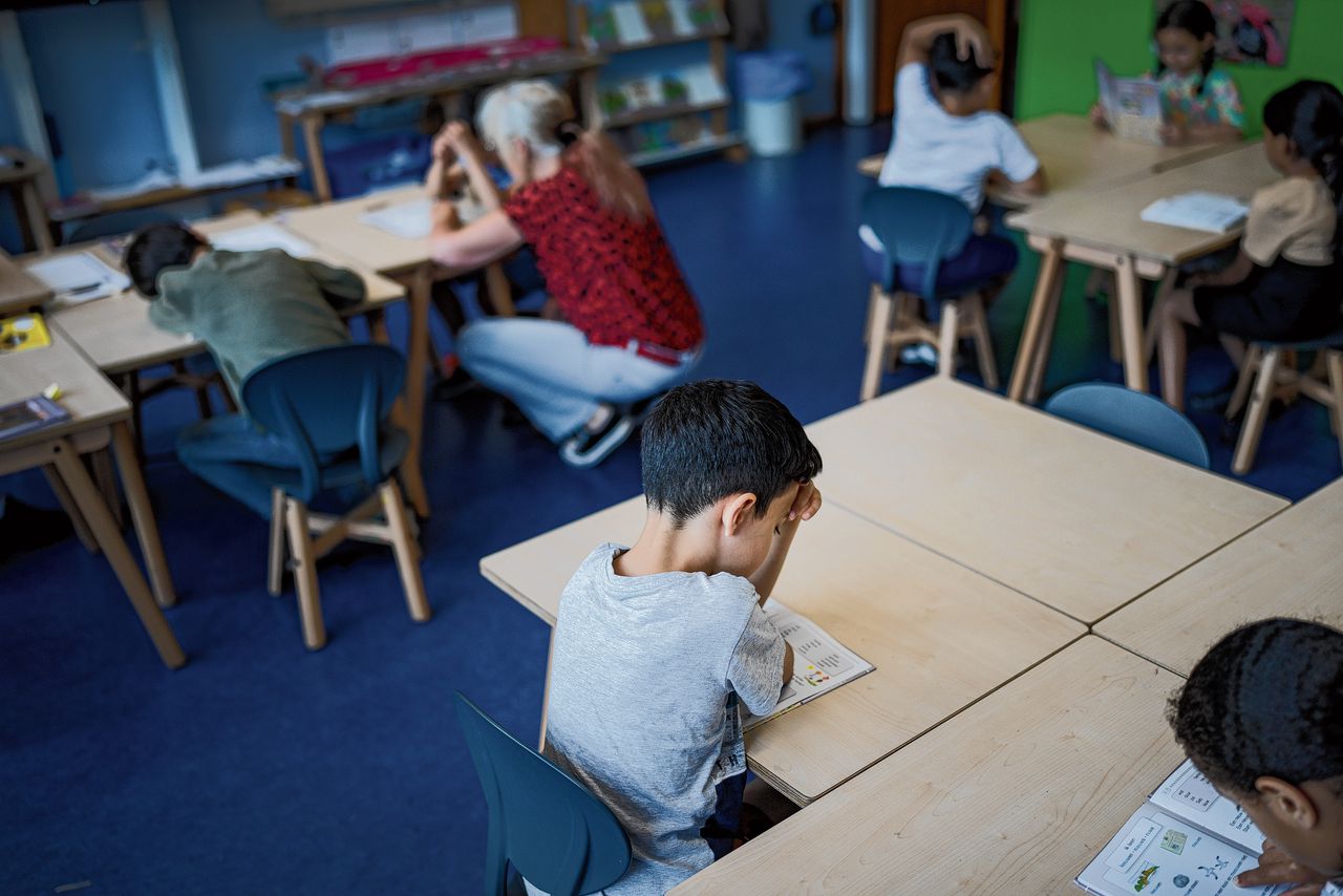 Ook leraren die al wat langer in het onderwijs werken, laten zich over de streep trekken om voor commerciële bureaus te werken.