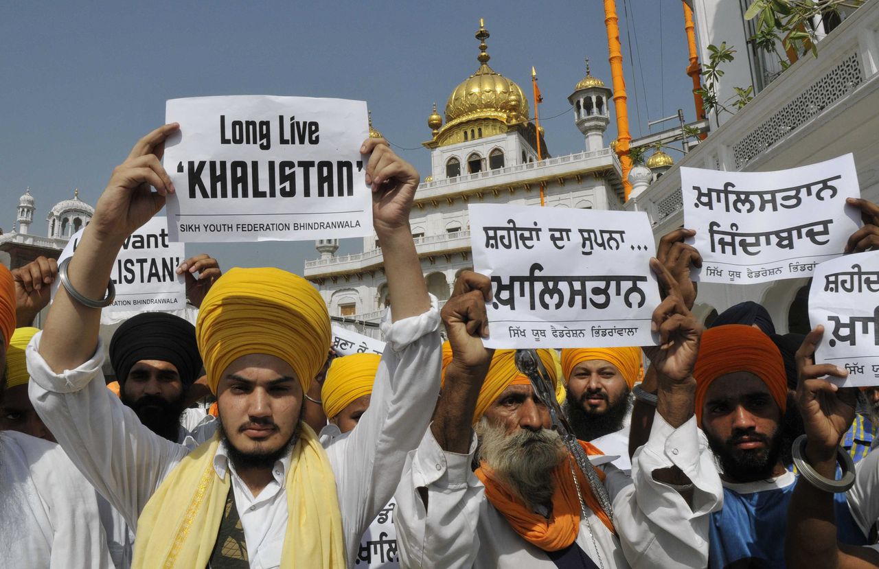 Bij een herdenking in 2013 van de aanval op Gouden Tempel in Amritsar pleiten separatistsiche sikh voor een onafhankelijk Khalistan.