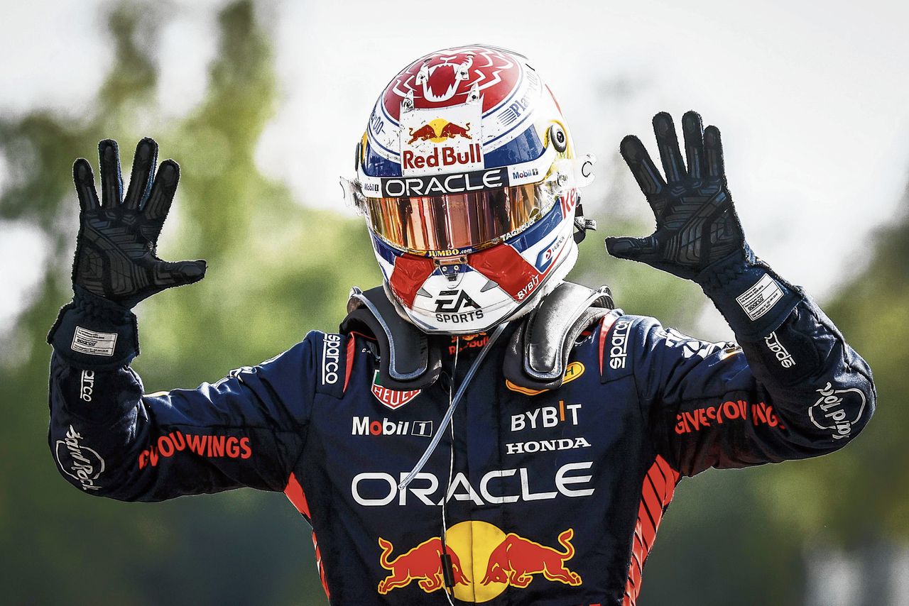 Max Verstappen viert zijn recordoverwinning in de Grote Prijs van Italië.