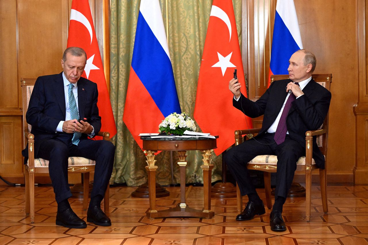 De Turkse president Recep Tayyip Erdogan (links) en zijn Russische ambtgenoot Vladimir Poetin.