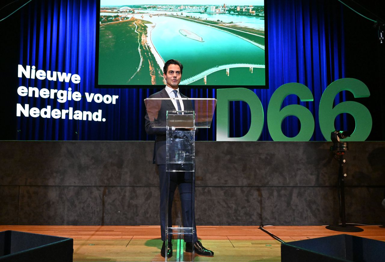 Rob Jetten spreekt in Zwolle voor het eerst het partijcongres van D'66 toe als politiek leider.