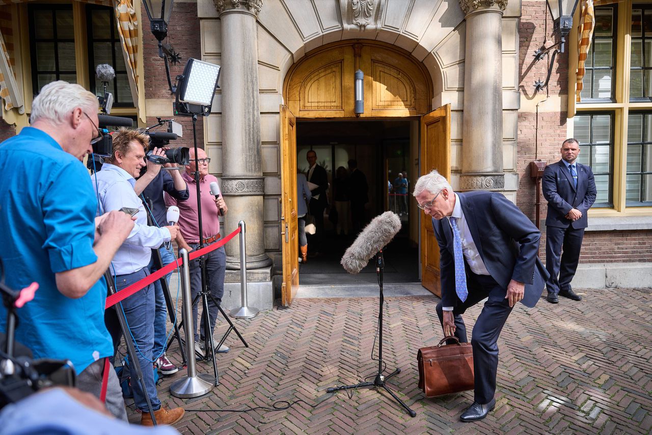 Demissionair staatssecretaris Marnix van Rij (Fiscaliteit, CDA) op het Binnenhof, voorafgaand aan de eerste ministerraad na het zomerreces.