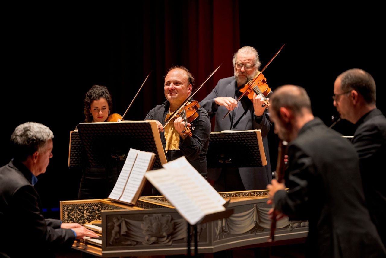 Bojan Cicic bij de Nederlandse Bachvereniging als concertmeester-dirigent in de ‘Brandenburgse concerten’ van Bach.